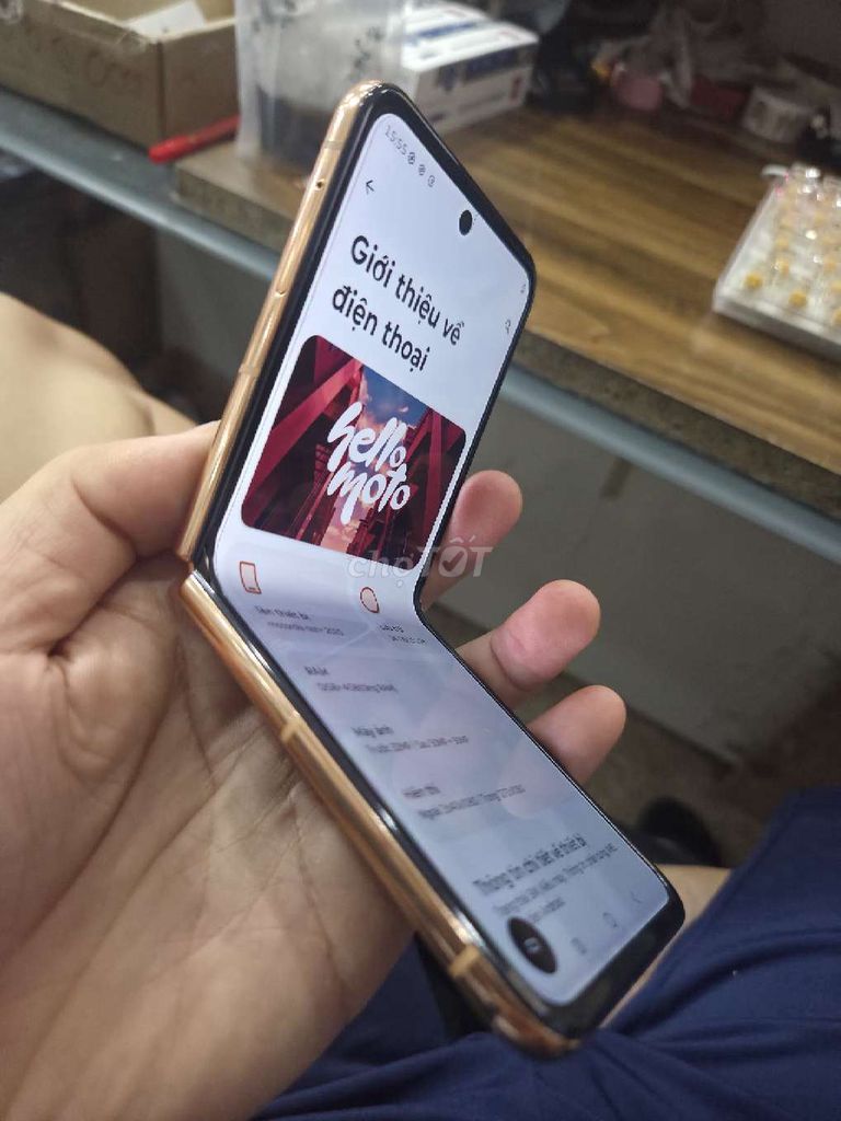 Motorola Razr 60 Plus 256GB Vàng đồng. Mua bán Điện thoại tại Huyện Thuận Thành Bắc Ninh được đăng bởi RUsT hình 1