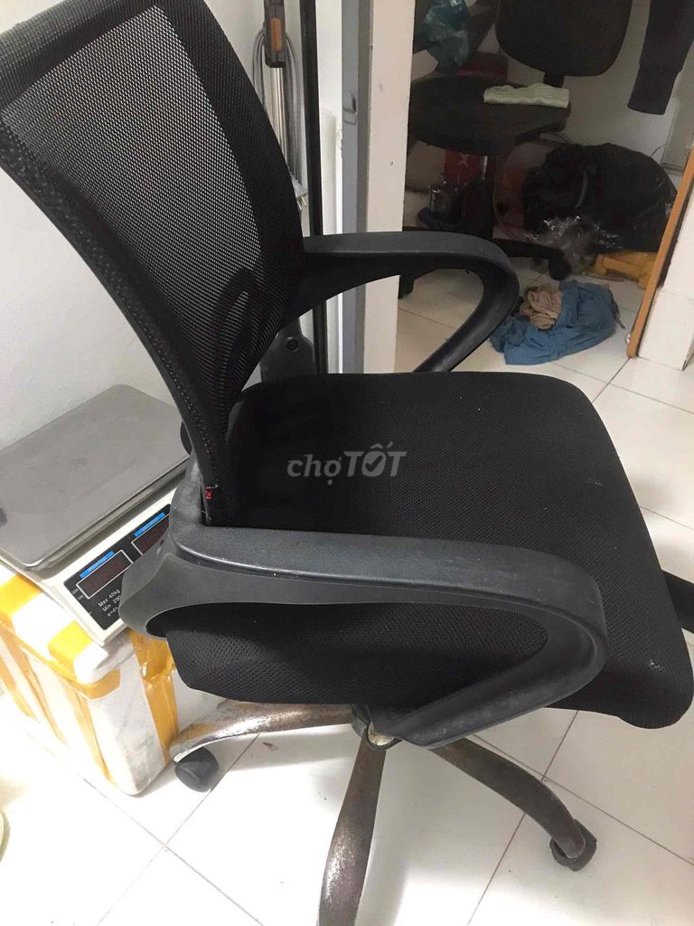 Ghế xoay lưới vải đen size To. Mua bán Bàn ghế tại Quận Ninh Kiều Cần Thơ được đăng bởi A Hào  hình 1
