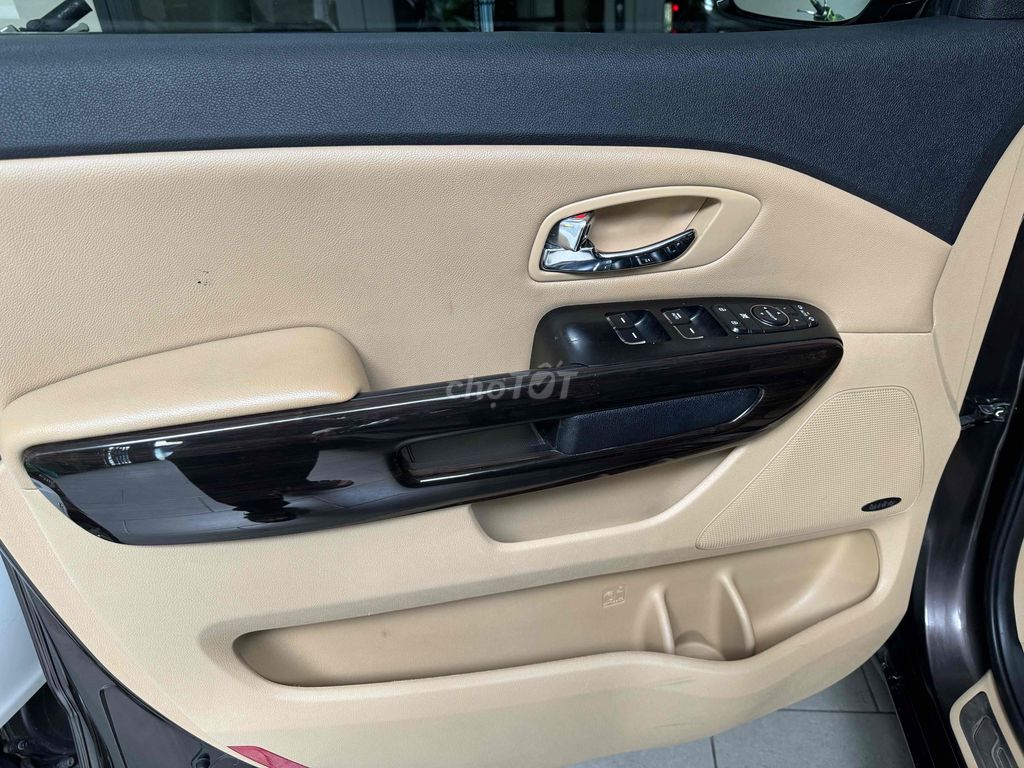 Kia Sedona 2017 2.2 DATH,máy dầu bản Full màu nâu. Mua bán Ô tô tại Quận Tân Bình Tp Hồ Chí Minh được đăng bởi Vũ Kim Cương hình 3