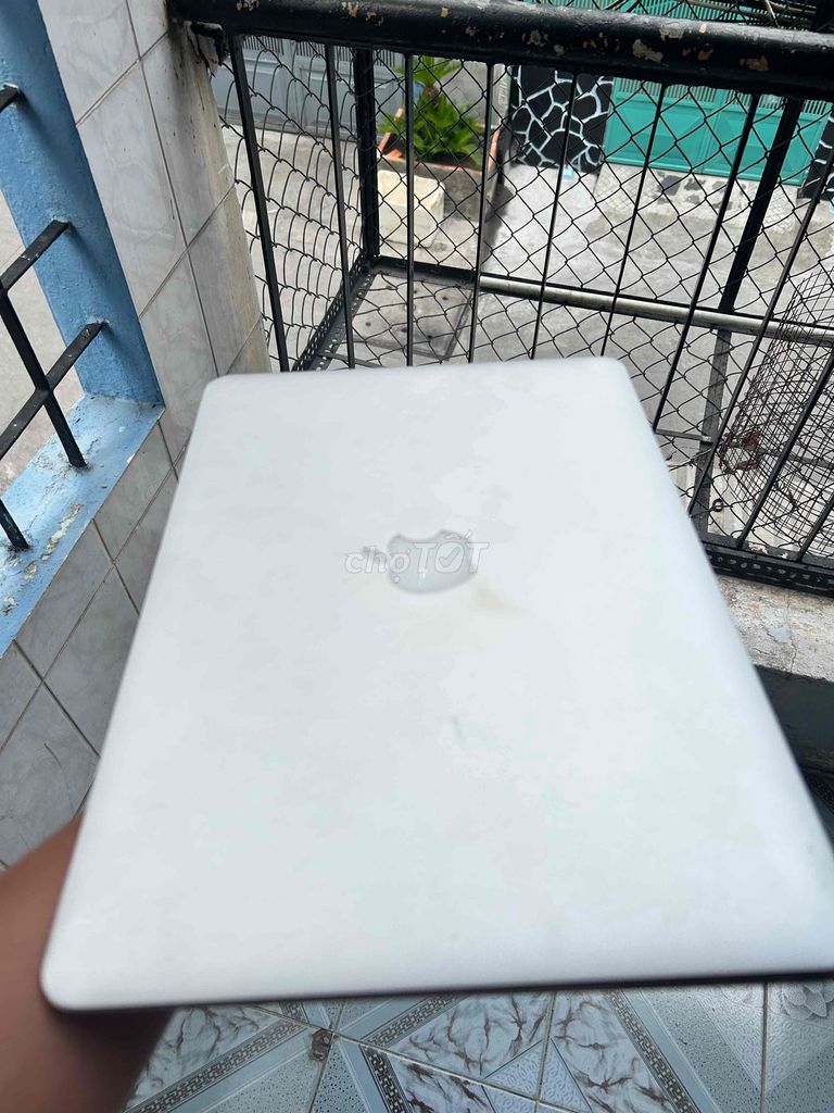 Apple MacBook Air i5 4GB/121GB Bạc Like New. Mua bán Laptop tại Quận 6 Tp Hồ Chí Minh được đăng bởi Thành Tài hình 1