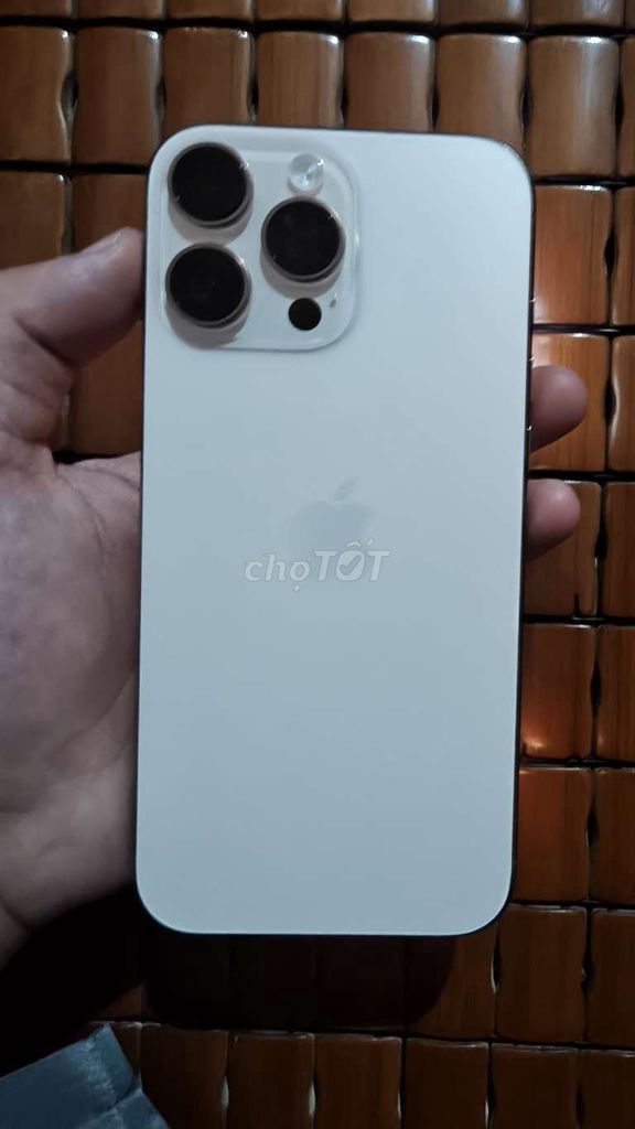 Apple iPhone 16 Pro Max vàng gold. Mua bán Điện thoại tại Huyện Việt Yên Bắc Giang được đăng bởi Anh Đức hình 1