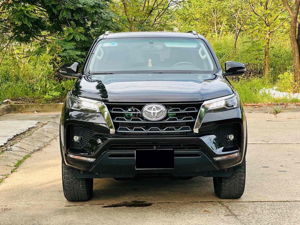 Toyota Fortuner 2020 2.4AT 4x2 form mới đi ít km