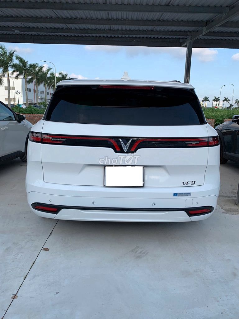 VinFast VF9 Plus màu trắng trần thép 7 chỗ 2024. Mua bán Ô tô tại Quận Hoàng Mai Hà Nội được đăng bởi Chin Chít hình 4