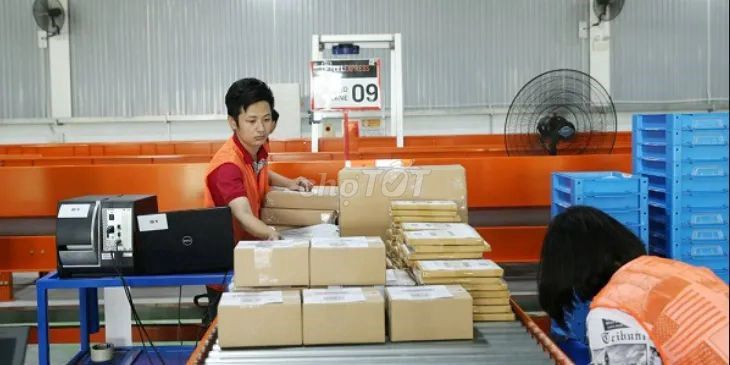 NHÂN VIÊN KHO SHOPEE TẠI KCN TÂN PHÚ TRUNG-CỦ CHI