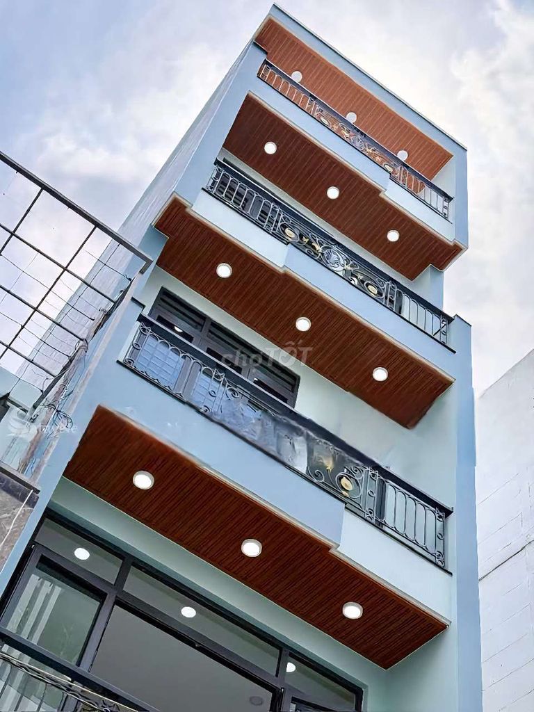 Новый дом на улице Тан Сон Ньи, 4x17м, 3 этажа, 6 комнат