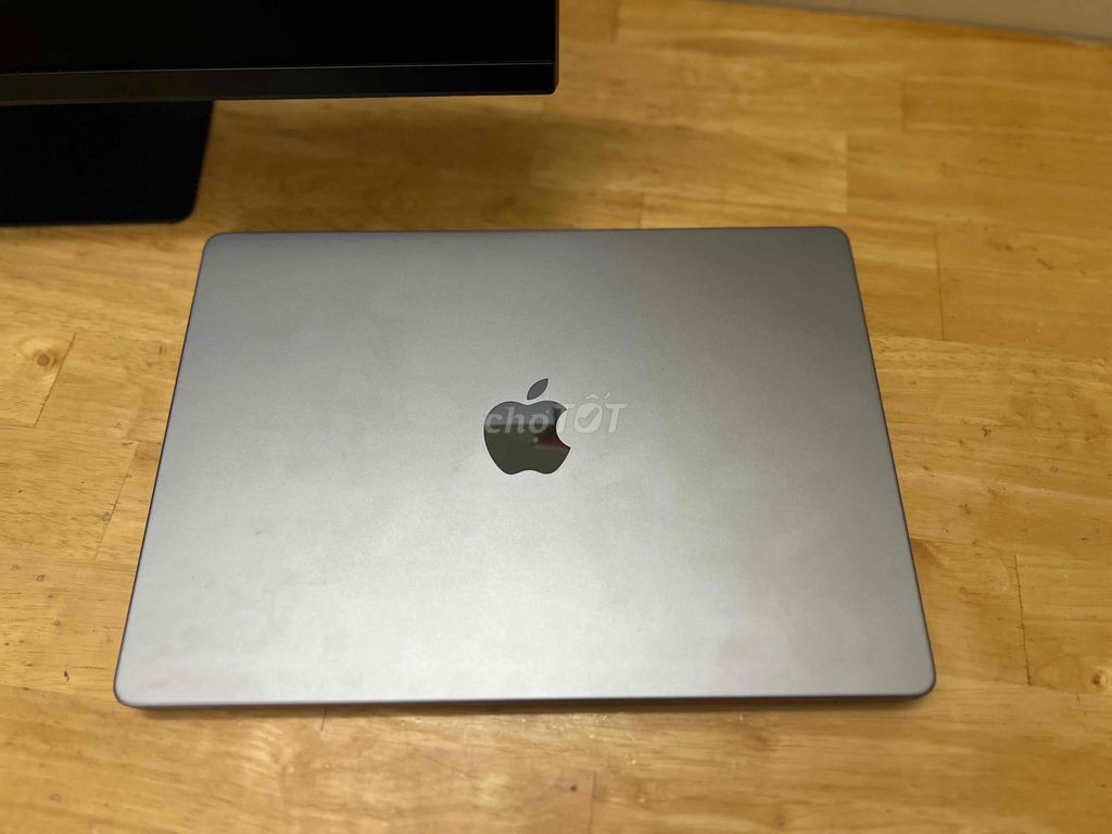 Macbook pro m3 2024 14 inches ram 8gb ssd 512g