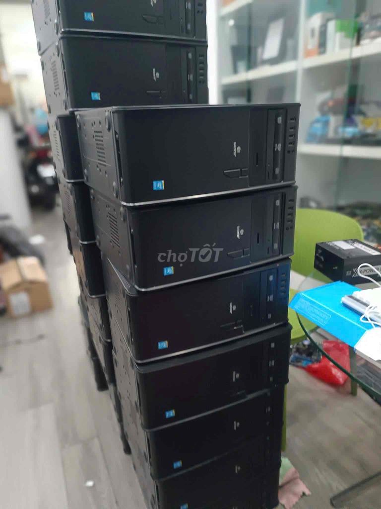 Bán Thanh Lý Nguyên Bộ Máy Tính Bao Gồm LCD
