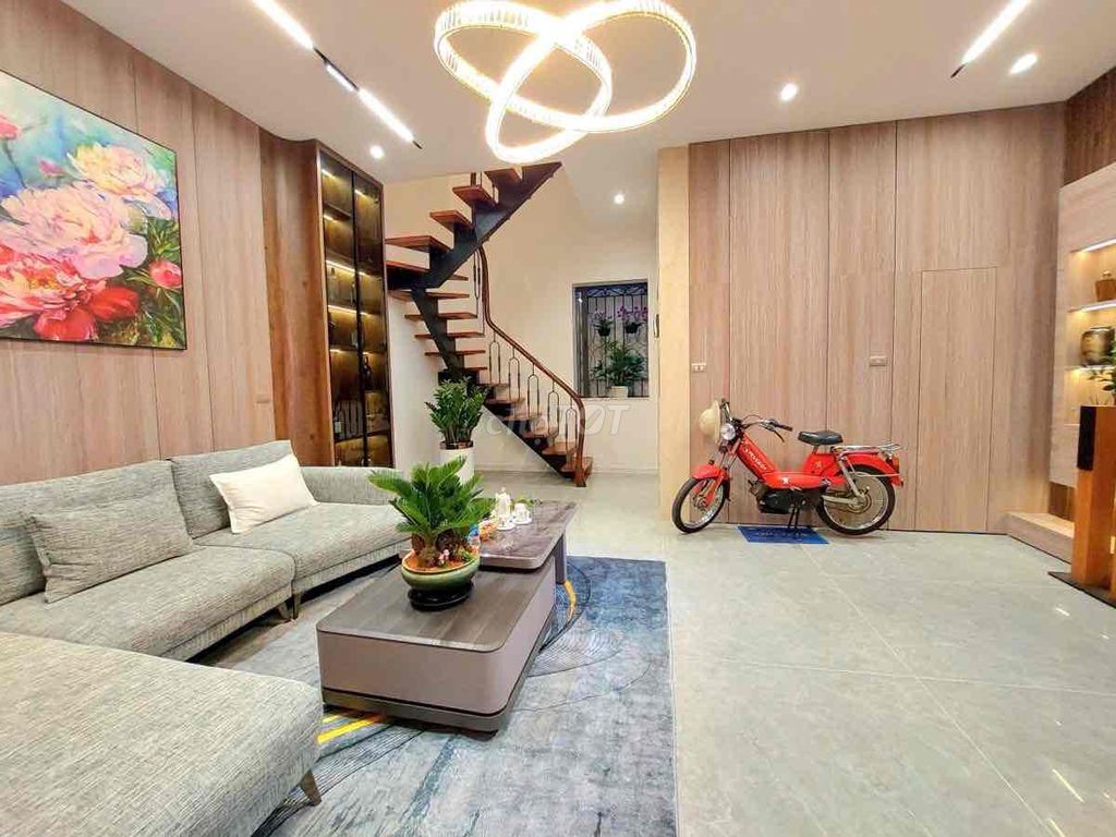 Редкий вариант – центр Hai Bà Trưng – с мебелью – 50м² x 6 этаж