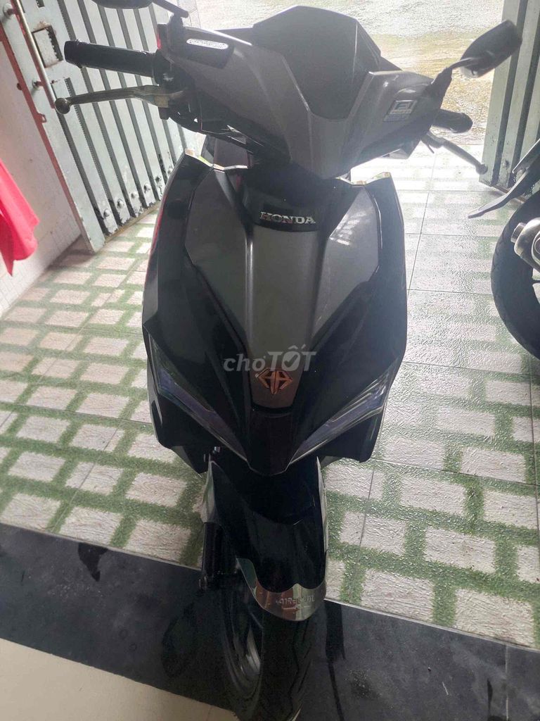 Honda Air Blade 2018 серебристо-чёрный