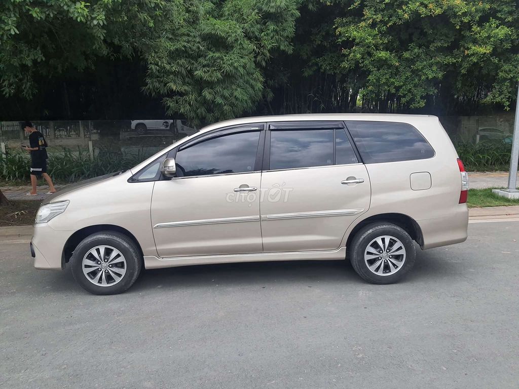 Toyota Innova E 2016 Vàng cát. Mua bán Ô tô tại Quận Nam Từ Liêm Hà Nội được đăng bởi Hoàng thanh hình 2