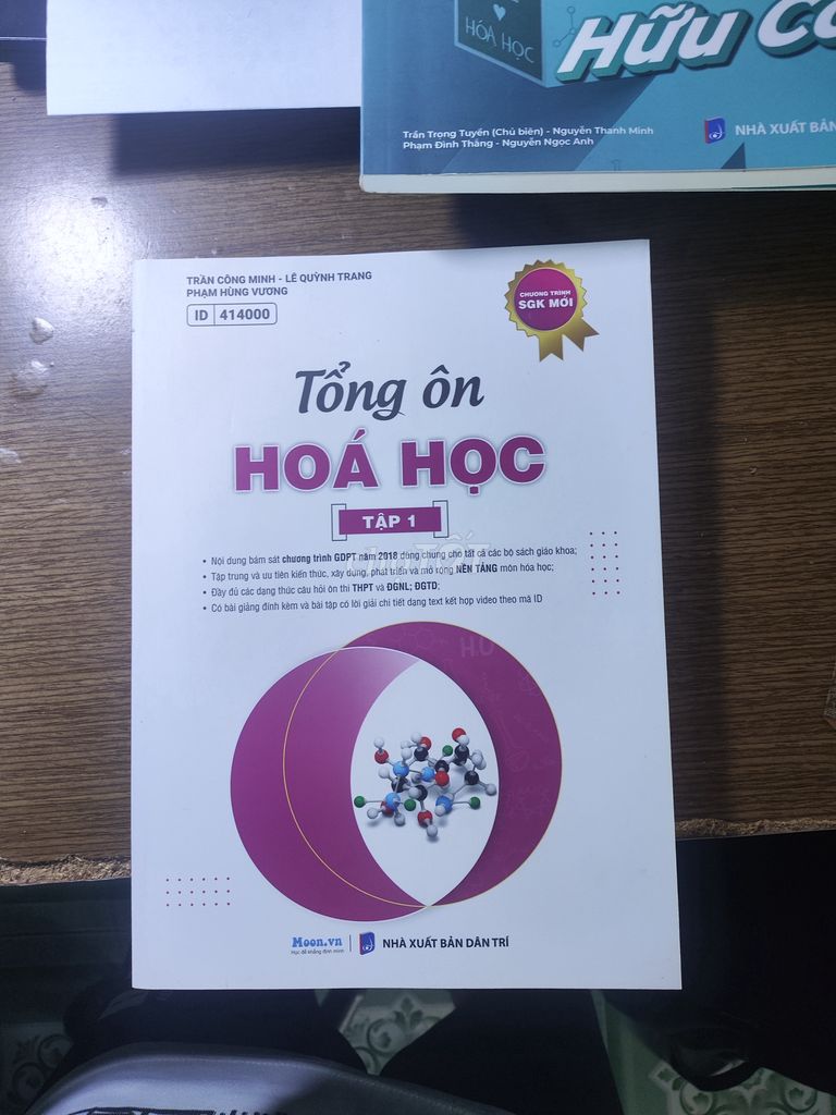 4 cuốn sách hóa