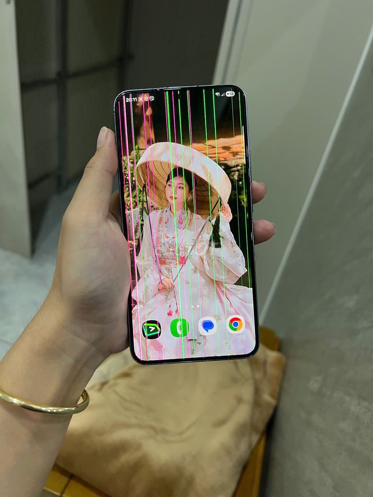 Samsung S22+ Xám Sọc màn hình. Mua bán Điện thoại tại Quận Sơn Trà Đà Nẵng được đăng bởi Amy Trần hình 1