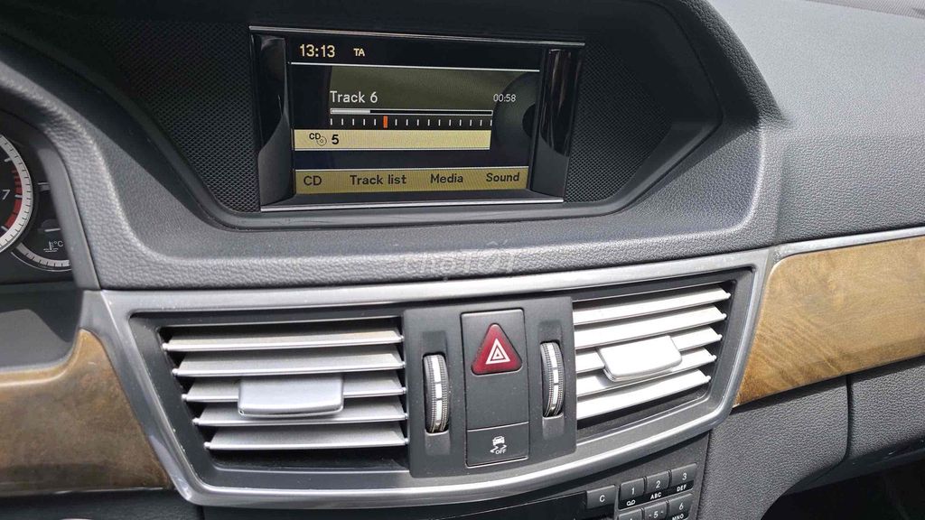 Mercedes Benz E Class 2010 - 63376 km. Mua bán Ô tô tại Quận Tân Bình Tp Hồ Chí Minh được đăng bởi Võ Thị Huyền Trâm hình 12