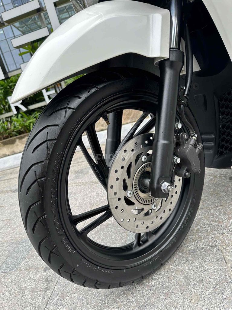 Cần bán SH 150 ABS 2018 màu trắng cực đẹp,cực chât. Mua bán Xe máy tại Quận Đống Đa Hà Nội được đăng bởi Xe Máy Vượng Trung hình 5