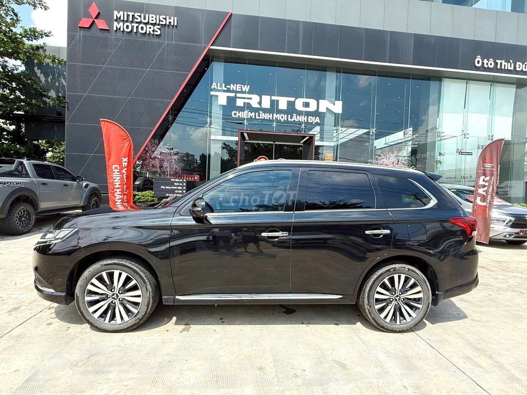 Mitsubishi Outlander CVT 2024 Màu Đen - Odo 16.200. Mua bán Ô tô tại Thành phố Thủ Đức Tp Hồ Chí Minh được đăng bởi Mitsubishi Chính Hãng hình 4