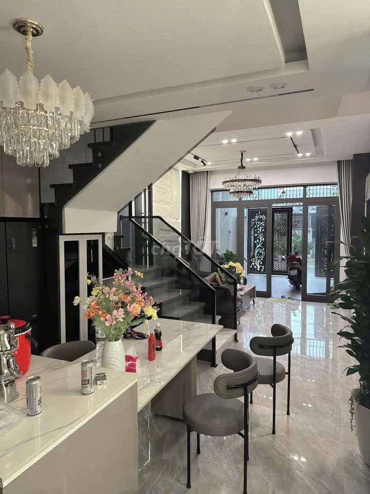 Nhà đẹp 3 tầng, 3pn, full nội thất, gần biển, đường lê thiệt
