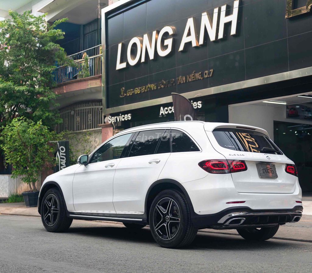 Mercedes GLC300 4Matic Model 2022 - Trắng/Đen. Mua bán Ô tô tại Quận 7 Tp Hồ Chí Minh được đăng bởi Thật Nguyễn LongAnh Auto hình 4