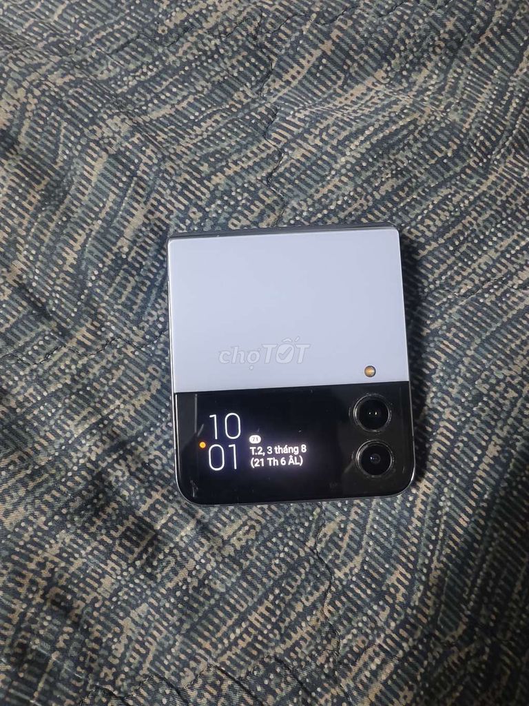 Samsung Galaxy Z Flip4 Xám. Mua bán Điện thoại tại Quận Đống Đa Hà Nội được đăng bởi hai hình 1