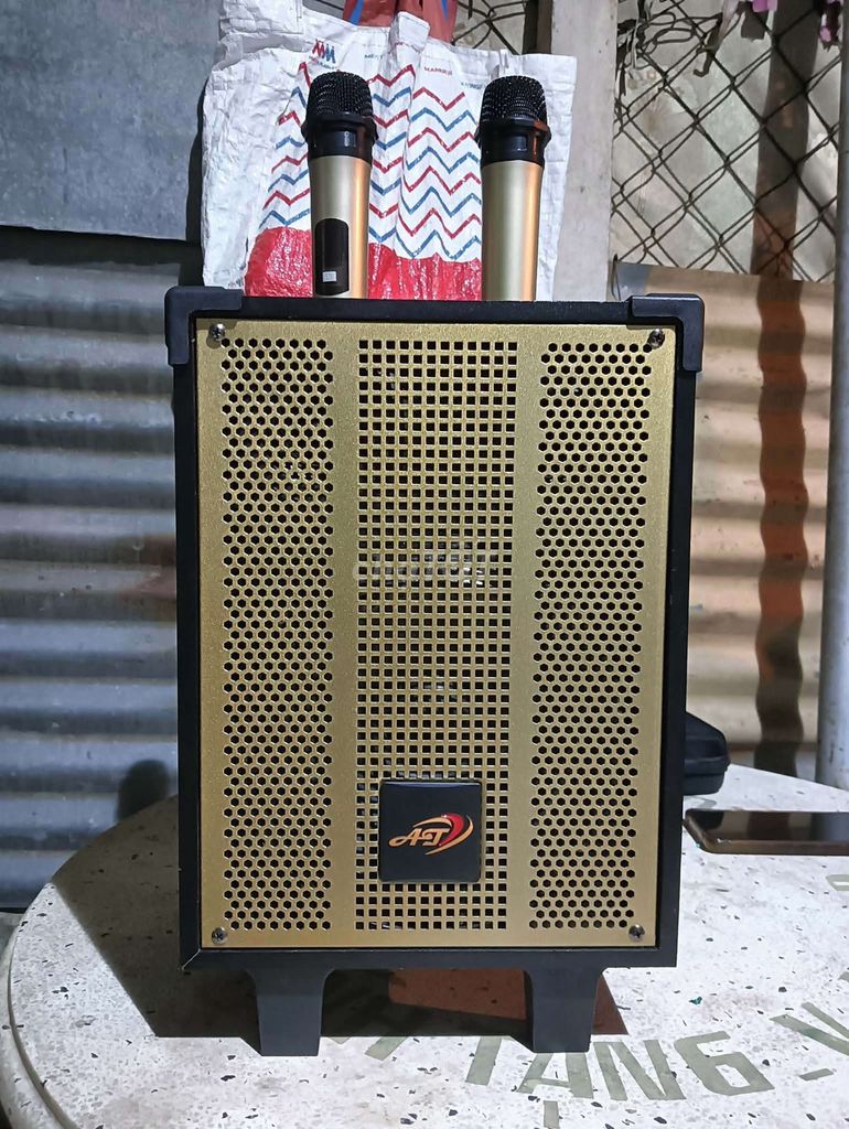 Loa karaoke Đen Vàng đã dùng. Mua bán Tivi, Âm thanh tại Thành phố Tây Ninh Tây Ninh được đăng bởi Thanh hình 1