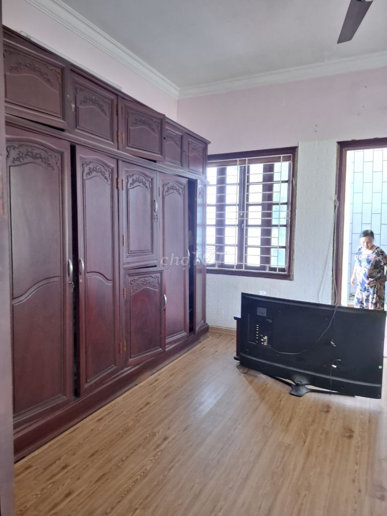 Cho thuê nhà Bồ Đề - 4Tầng, 6 PN (100m2)–Cách cầu Chương Dương 1km