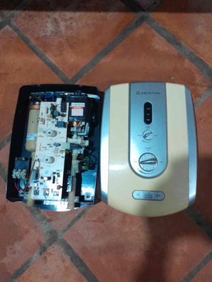 Dư không sài đến bình còn mới và đẹp. Mua bán Thiết bị vệ sinh, nhà tắm tại Quận 12 Tp Hồ Chí Minh được đăng bởi Anh Viêt 