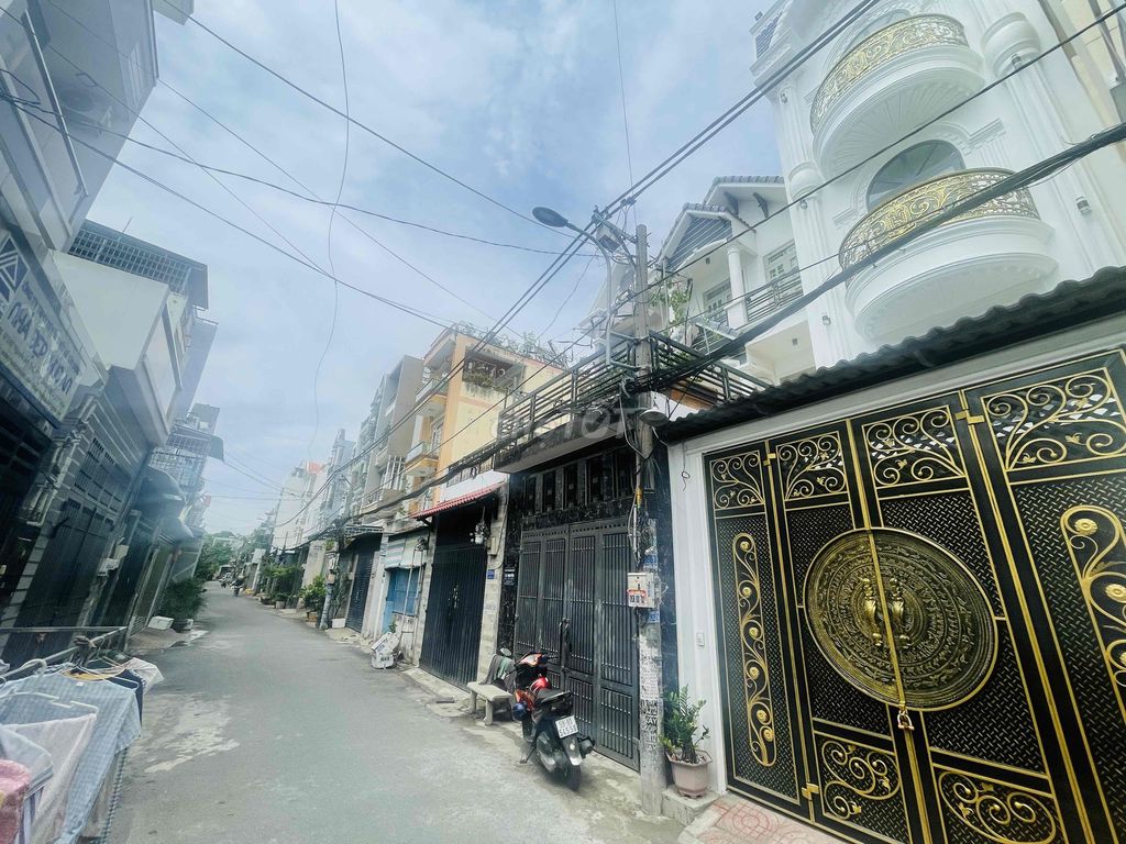 Bán Nhà 4 tầng Ngay Nguyễn Ảnh Thủ.