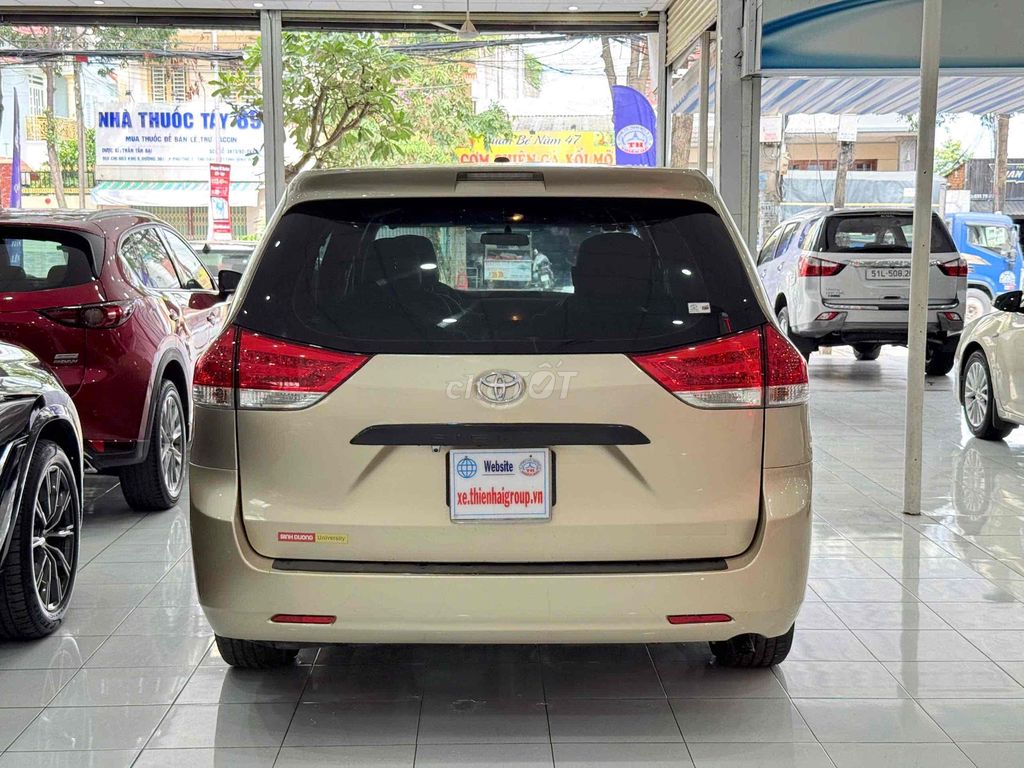 Toyota Sienna 2010 2.7L 13 vạn Miles. Mua bán Ô tô tại Thành phố Thủ Dầu Một Bình Dương được đăng bởi TRUNG DƯƠNG AUTO  hình 4