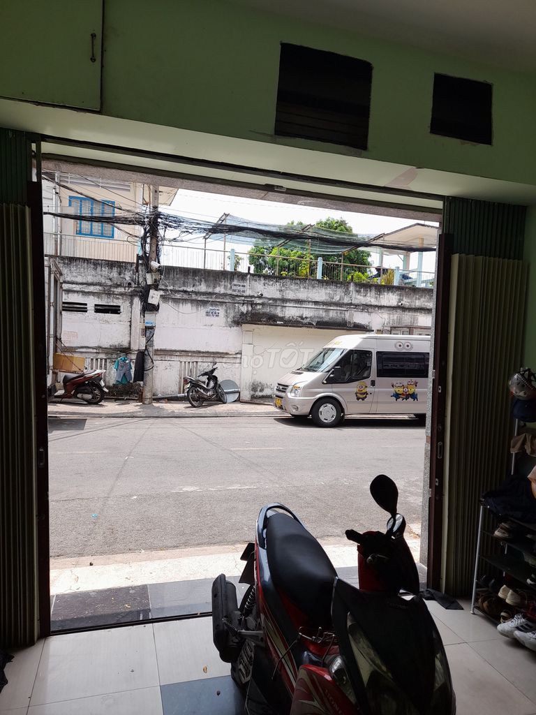 BÁN NHÀ MĂT TIỀN 4M,GIÁP SÁT Q.10 & Q.11,gần sân Phú thọ,chợ Tân bình