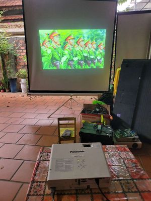 Thanh lý bộ máy chiếu panasonic. Mua bán Đồ dùng văn phòng tại Thành phố Huế Thừa Thiên Huế được đăng bởi lân