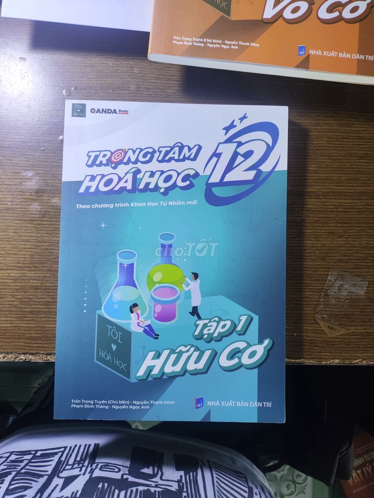 4 cuốn sách hóa