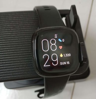Fitbit versa 3 xách US, một sp của Google. Mua bán Thiết bị đeo thông minh tại Quận Tân Bình Tp Hồ Chí Minh được đăng bởi An Tran Trieu