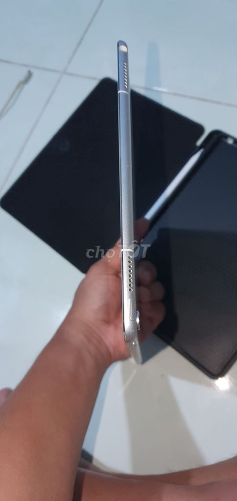 Ipad pro 10.5 64GB wifi.4g.màng 120hz.mới 99%