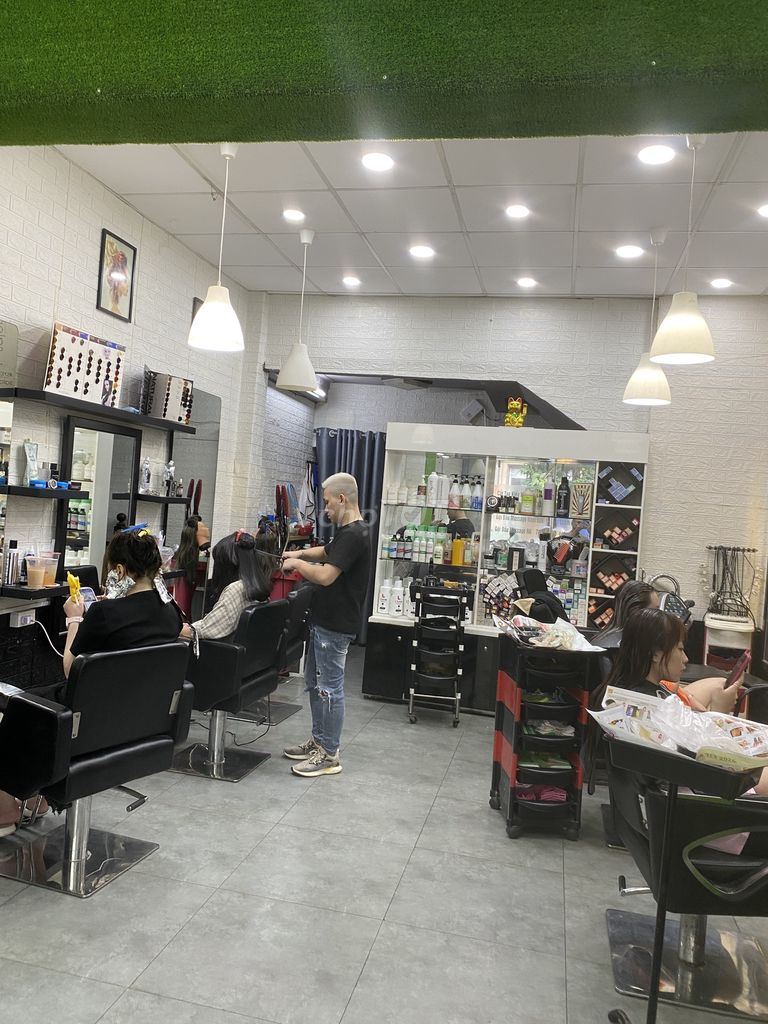 Sang nhượng salon tóc mặt tiền trần thị nghỉ