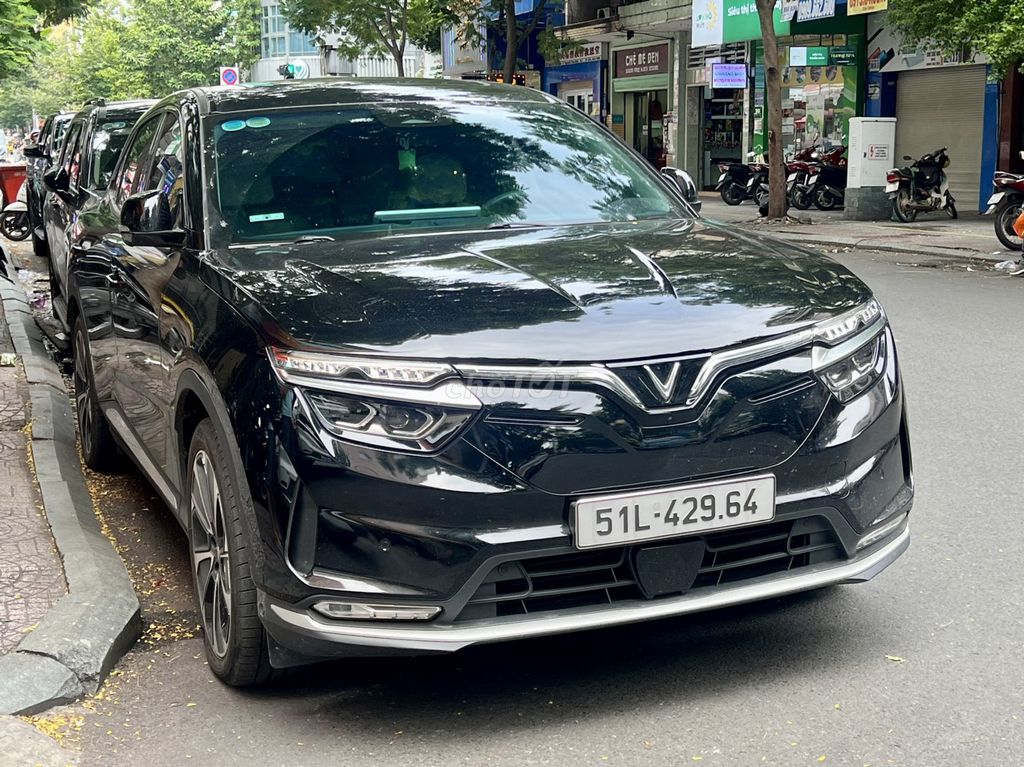 Siêu phẩm VF8 plus đen odo 6000km đky 2024