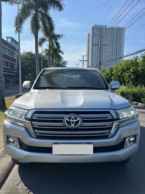 Toyota Land Cruiser 2016 VX 4.6L. Mua bán Ô tô tại Thành phố Thủ Đức Tp Hồ Chí Minh được đăng bởi Tân