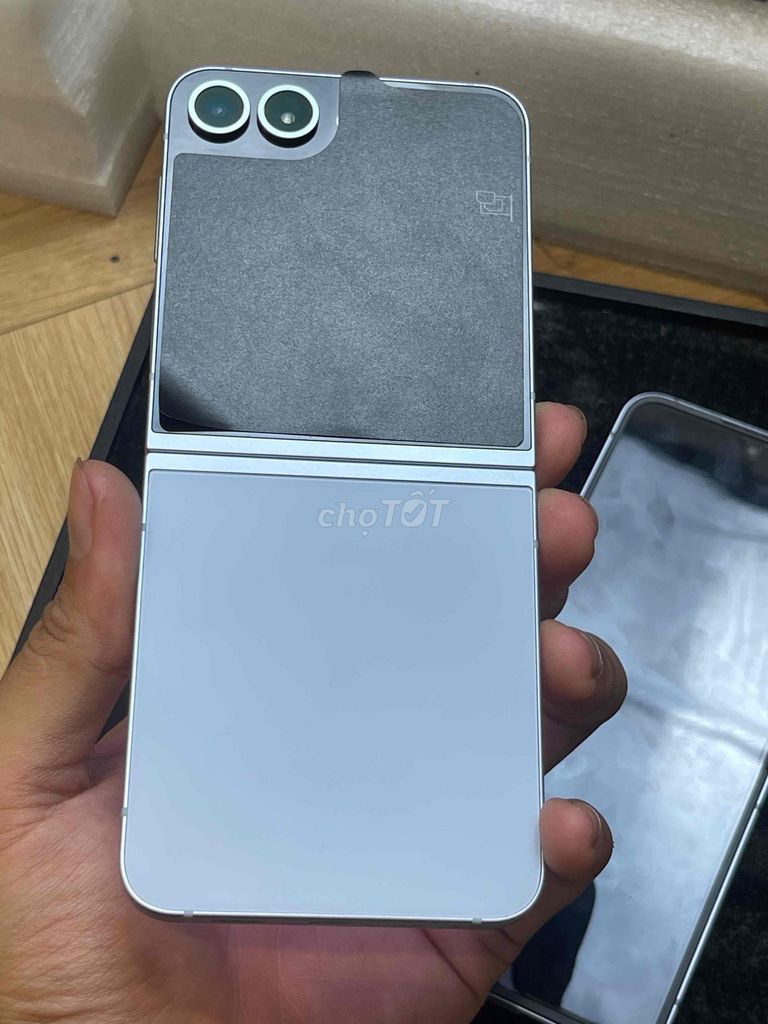 Samsung Galaxy Z Flip 6 256GB Hàn Quốc 99%. Mua bán Điện thoại tại Quận 3 Tp Hồ Chí Minh được đăng bởi Tuấn 2hand Store hình 1