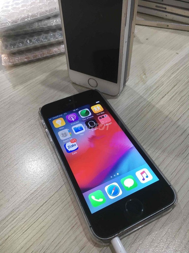 IPhone 5s Quốc Tế zin pin trâu si và le. Mua bán Điện thoại tại Quận 10 Tp Hồ Chí Minh được đăng bởi Huỳnh Quang Hào hình 1