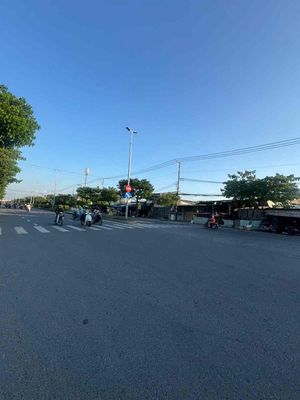 Cho thuê nhà xưởng DT 8x25 mặt tiền Đ phạm hùng