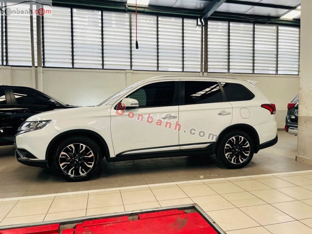 Mitsubishi Outlander 2.0 CVT 2021 - 650 Triệu. Mua bán Ô tô tại Quận Tân Phú Tp Hồ Chí Minh được đăng bởi Thế Tô Nguyễn Thanh hình 2