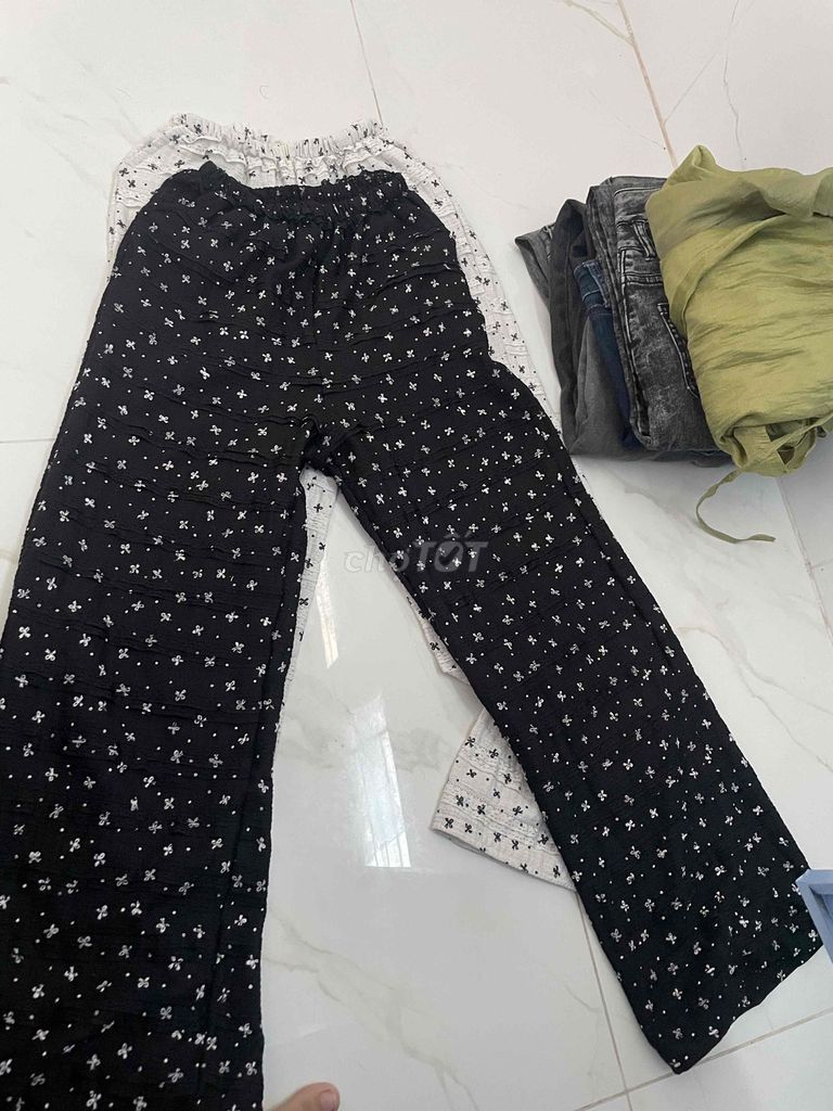 Quần Nữ Prada Vải Đen Trắng Xanh Rêu. Mua bán Quần áo tại Huyện Bến Lức Long An được đăng bởi Nguyễn Thị Ngọc Thảo hình 1