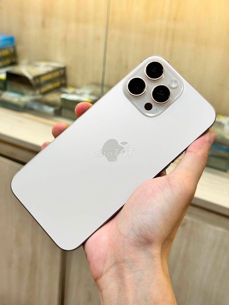 Apple iPhone 16 Pro Max 256GB Sa mạc Zin nguyên áp. Mua bán Điện thoại tại Quận Ngũ Hành Sơn Đà Nẵng được đăng bởi Trieu Le hình 1