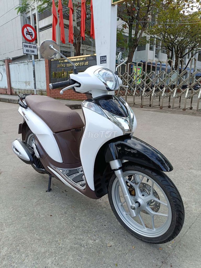 Honda SH Mode 2015 màu Trắng. Mua bán Xe máy tại Quận Liên Chiểu Đà Nẵng được đăng bởi long hình 3