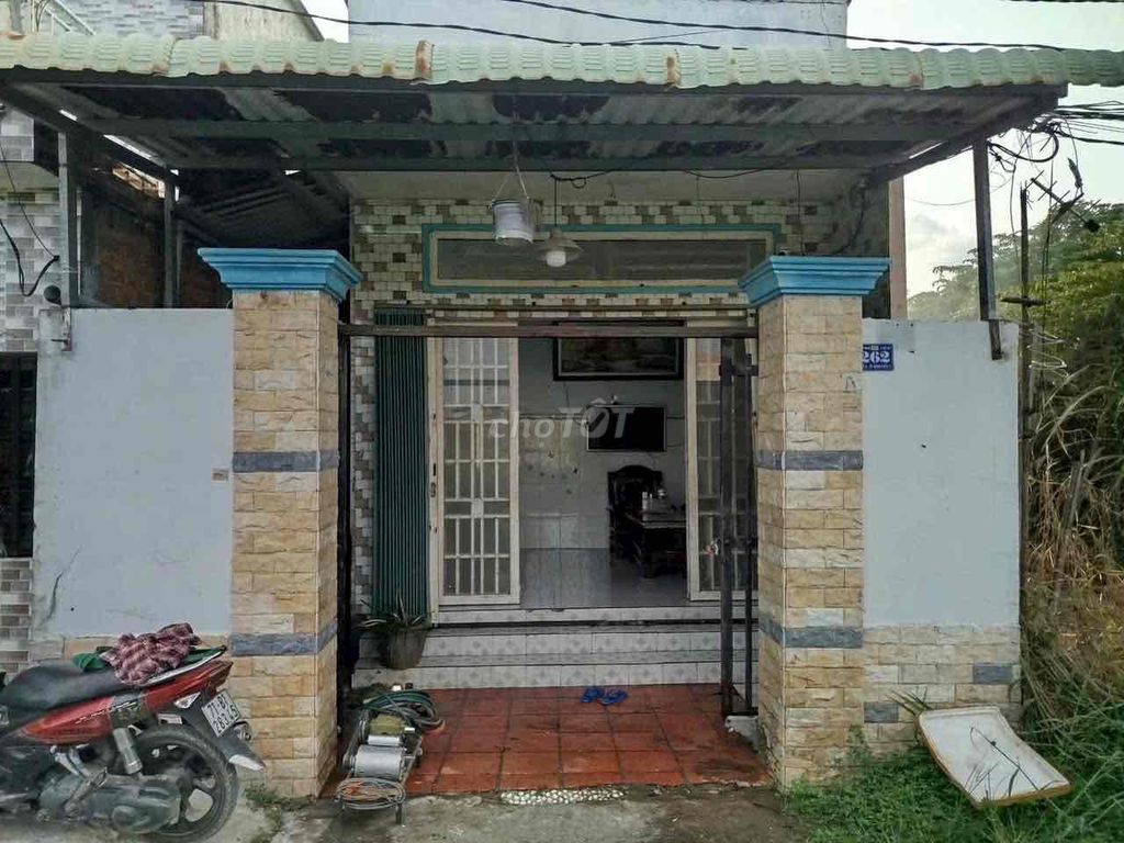 Nhà sau lưng Uỷ Ban Xã Đức Hoà Hạ 5x15,5m giá 1ty350