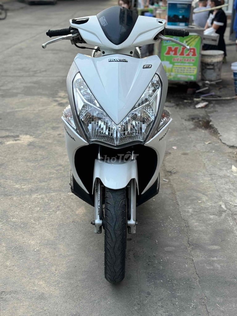 Honda Air Blade White 2012 Fi красивая машина ездит меньше