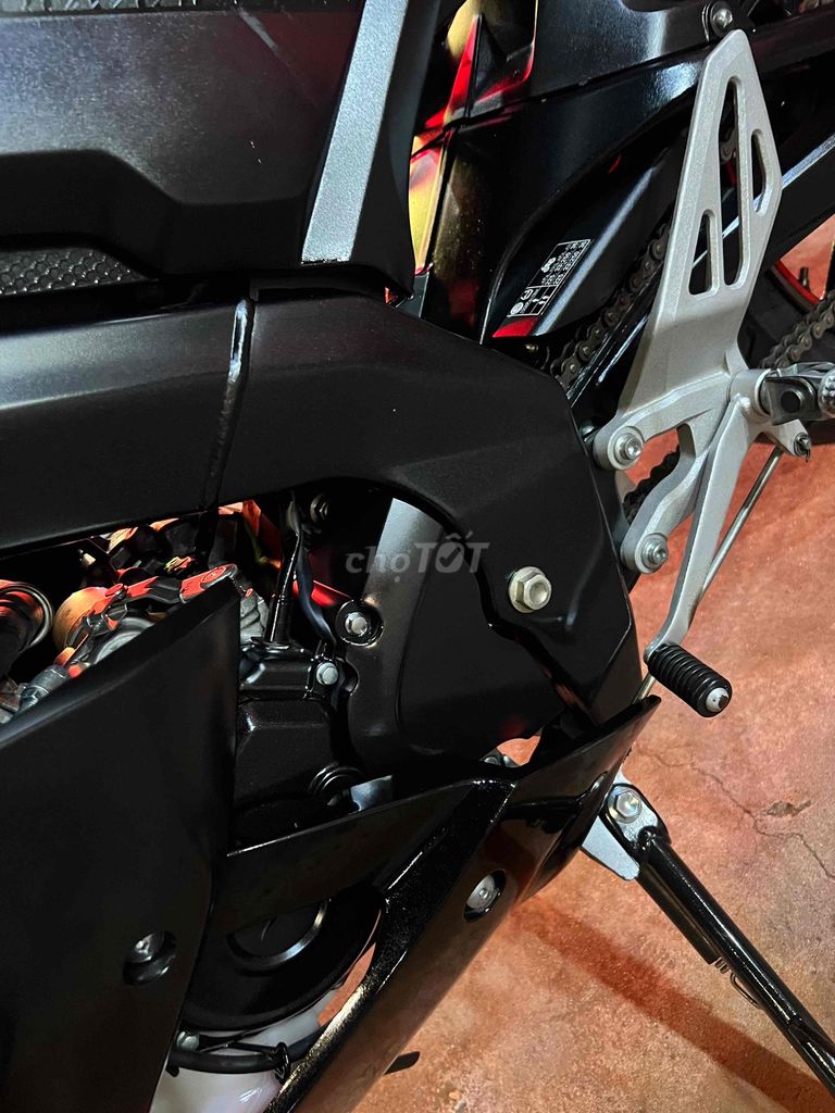R15 xe siêu cọp, zin nguyên bản, odo chuẩn 9800km. Mua bán Xe máy tại Thị xã Tân Uyên Bình Dương được đăng bởi Maria Ngọcc hình 6