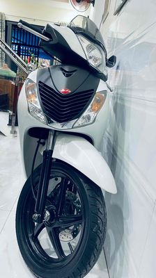 Honda SH Trắng. Mua bán Xe máy tại Quận 7 Tp Hồ Chí Minh được đăng bởi Đặng Tín