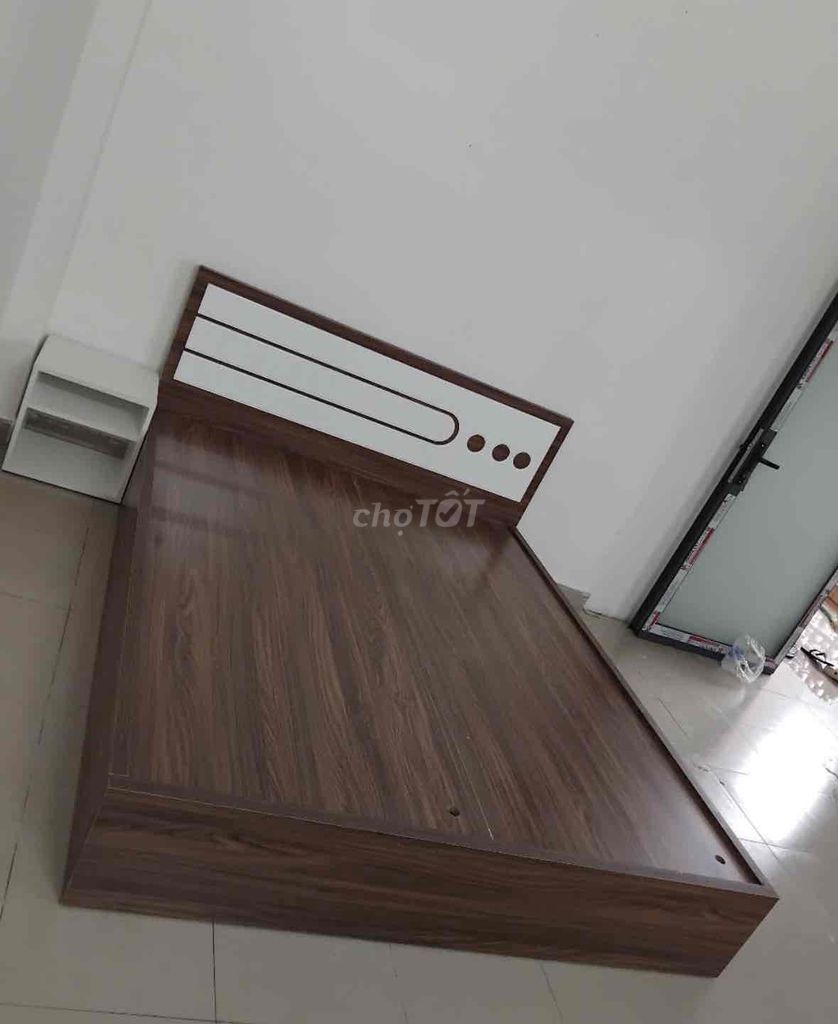 Giường ngủ Gỗ công nghiệp Nâu vân gỗ Hiện đại. Mua bán Giường, chăn ga gối nệm tại Quận Gò Vấp Tp Hồ Chí Minh được đăng bởi Hong Le hình 1