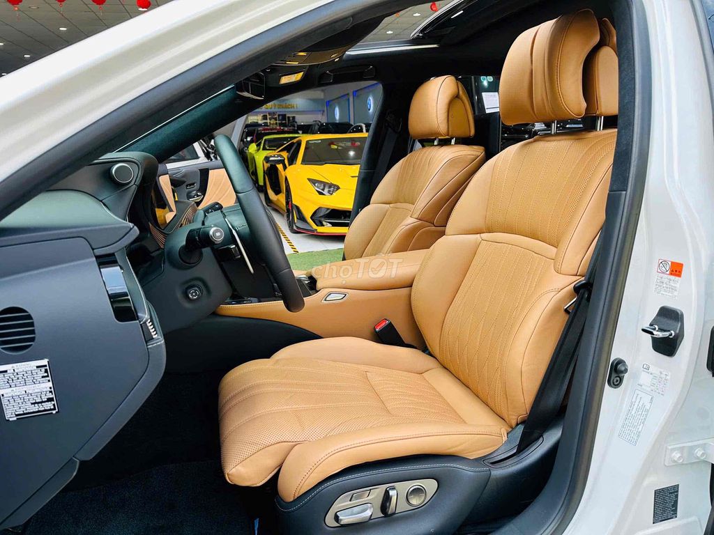 Lexus LS 500 odo mới 17.000km model 2024. Mua bán Ô tô tại Quận 8 Tp Hồ Chí Minh được đăng bởi Hồng Phúc hình 4