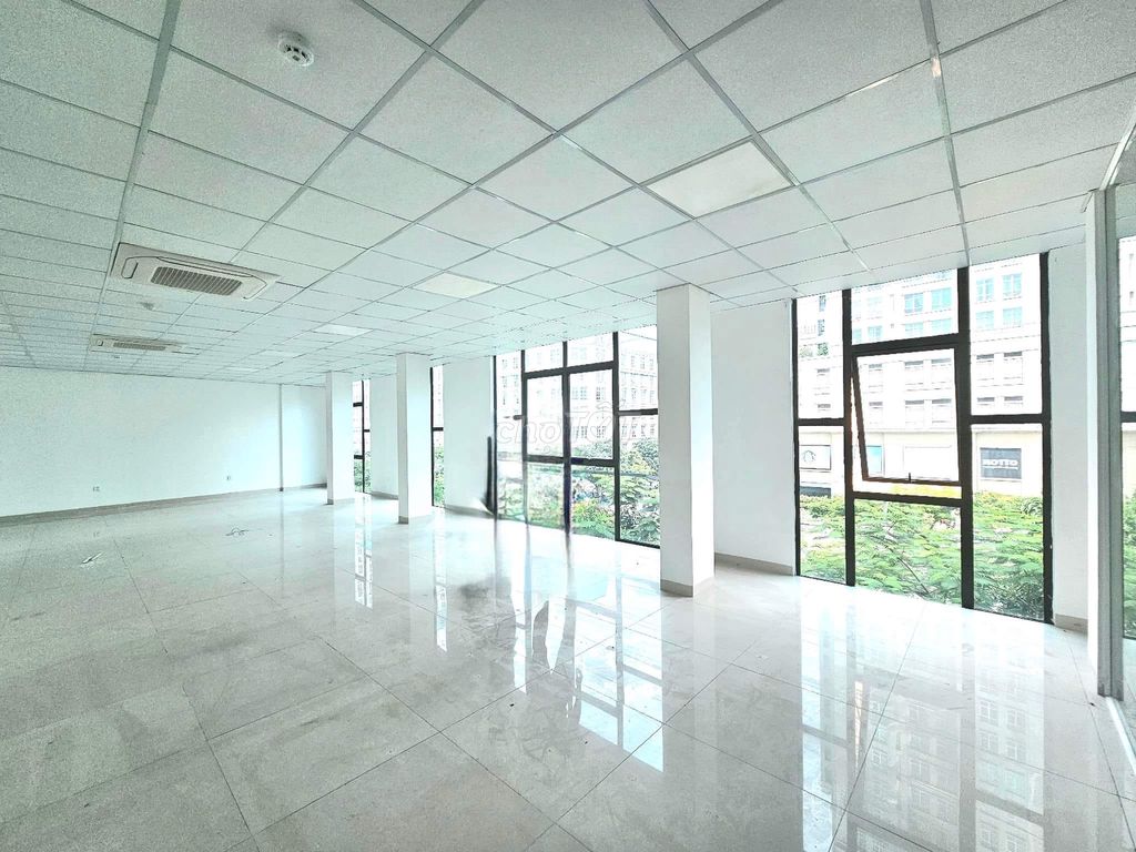 Cho thuê văn phòng tại Lê Trọng Tấn sàn 90m2 view cực đẹp giá cực rẻ