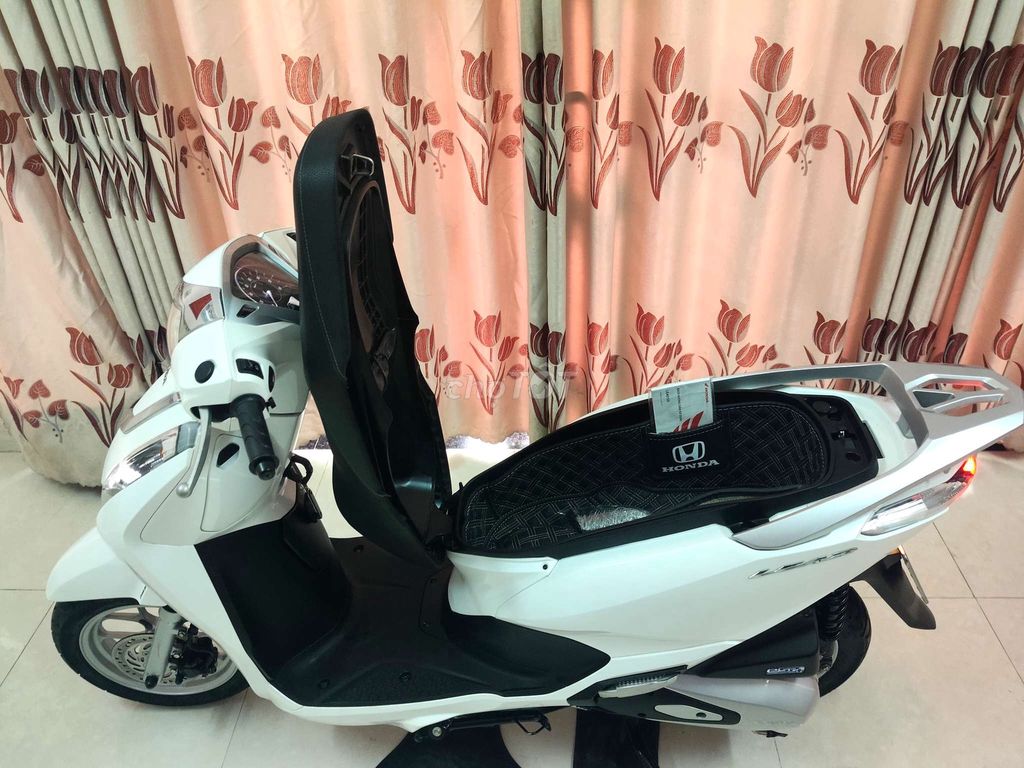 LEAD 4val chínhchủ 2024 đi đúng 2600km mới 99,9%. Mua bán Xe máy tại Quận Gò Vấp Tp Hồ Chí Minh được đăng bởi Mr Lam hình 5